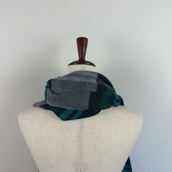 EUC Chelsey Women’s Scarf - Picture 6 of 6